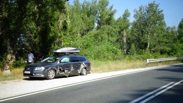 ТИР блъсна румънска кола край Симитли и избяга